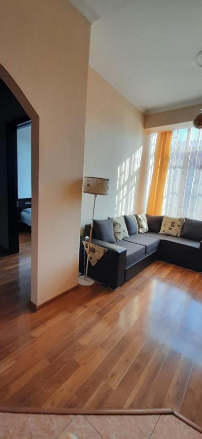 Apartment On Aleksandr Pushkin Street Tbilisi Bagian luar foto