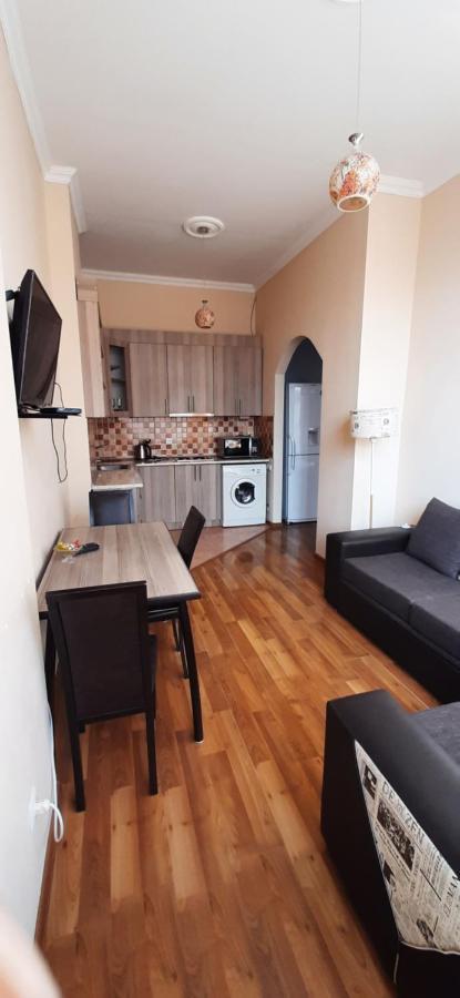 Apartment On Aleksandr Pushkin Street Tbilisi Bagian luar foto