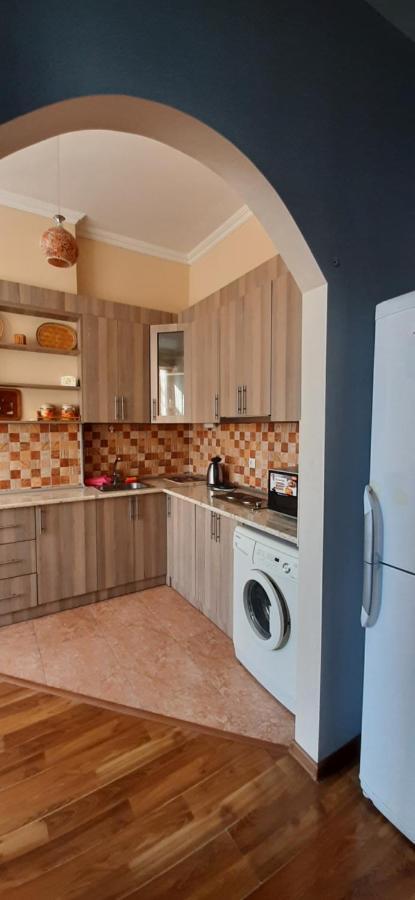 Apartment On Aleksandr Pushkin Street Tbilisi Bagian luar foto