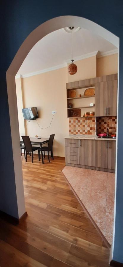 Apartment On Aleksandr Pushkin Street Tbilisi Bagian luar foto