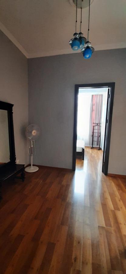 Apartment On Aleksandr Pushkin Street Tbilisi Bagian luar foto