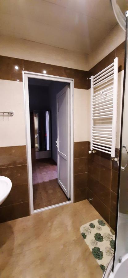 Apartment On Aleksandr Pushkin Street Tbilisi Bagian luar foto