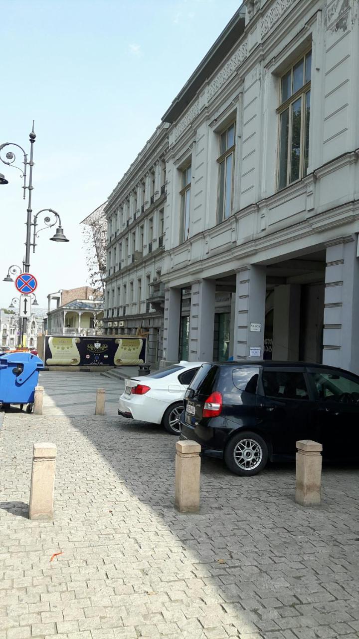 Apartment On Aleksandr Pushkin Street Tbilisi Bagian luar foto